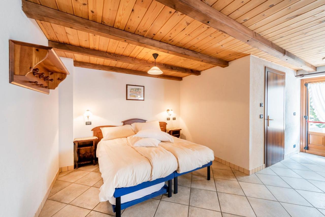 Hotel Santa San Champoluc Esterno foto