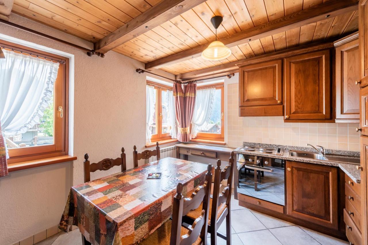 Hotel Santa San Champoluc Esterno foto