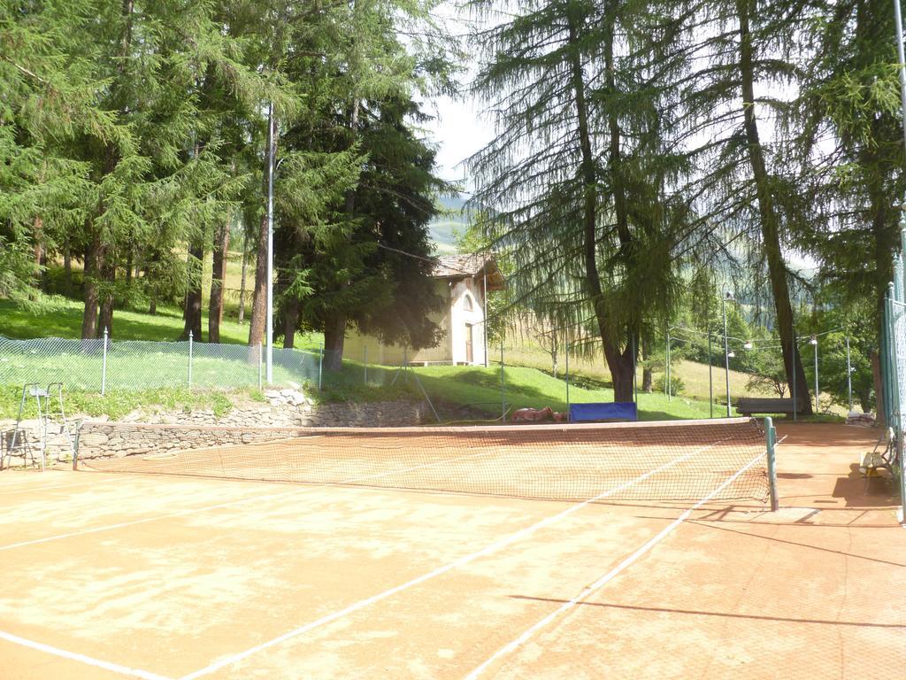 Hotel Santa San Champoluc Esterno foto