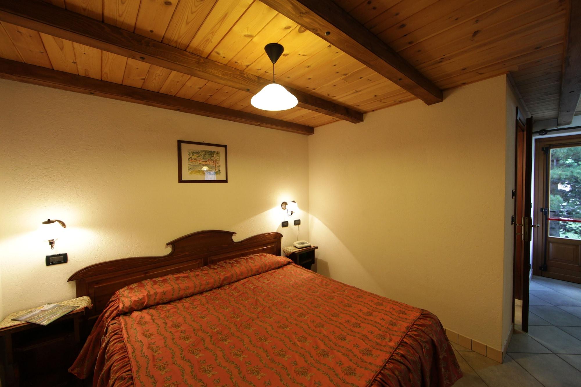 Hotel Santa San Champoluc Esterno foto