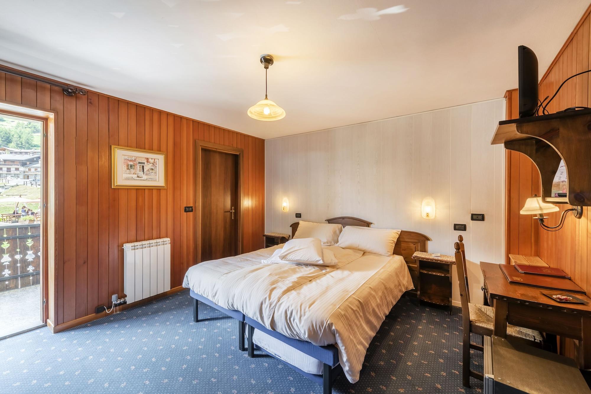 Hotel Santa San Champoluc Esterno foto
