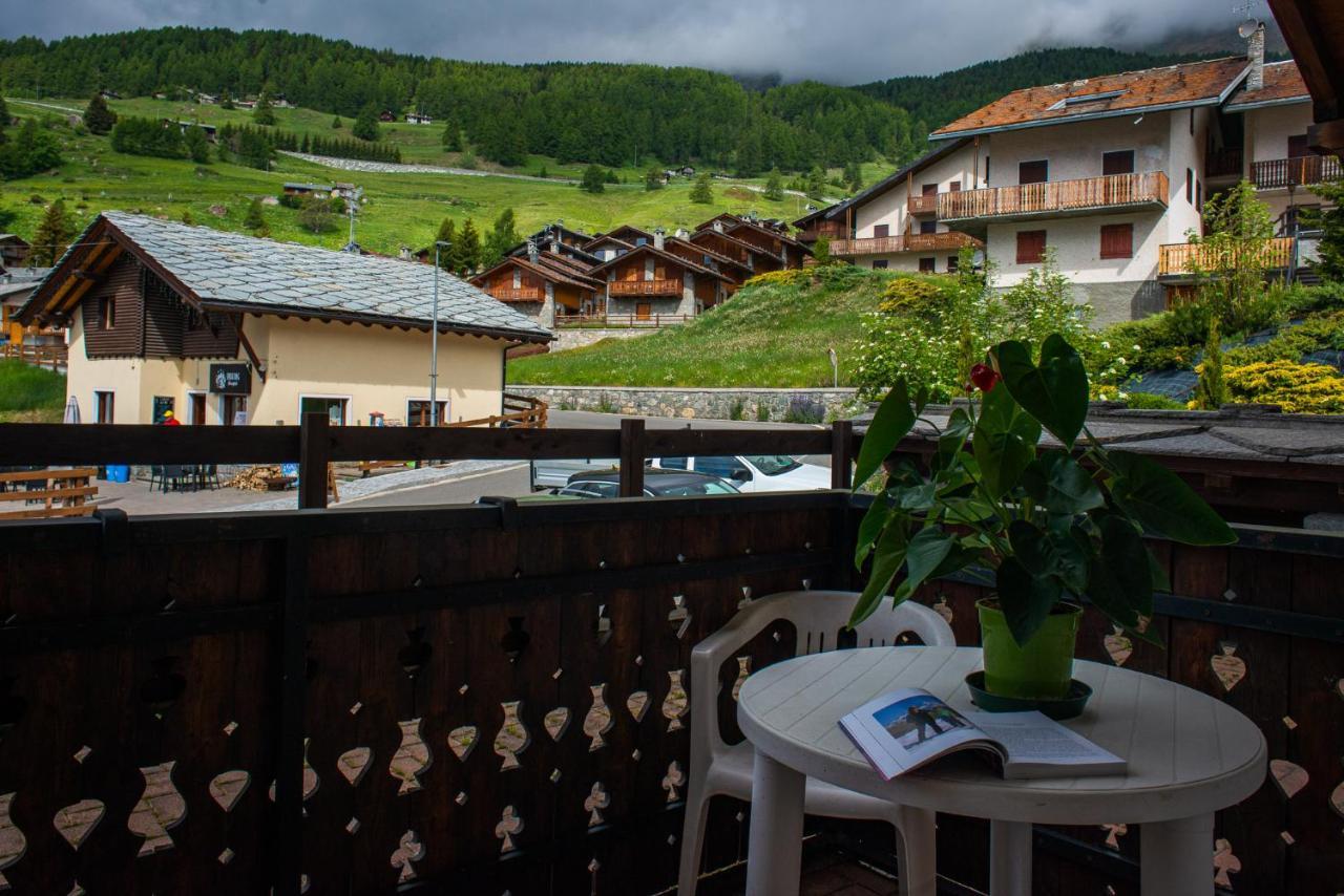 Hotel Santa San Champoluc Esterno foto