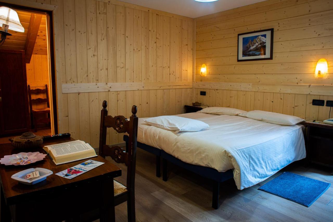 Hotel Santa San Champoluc Esterno foto