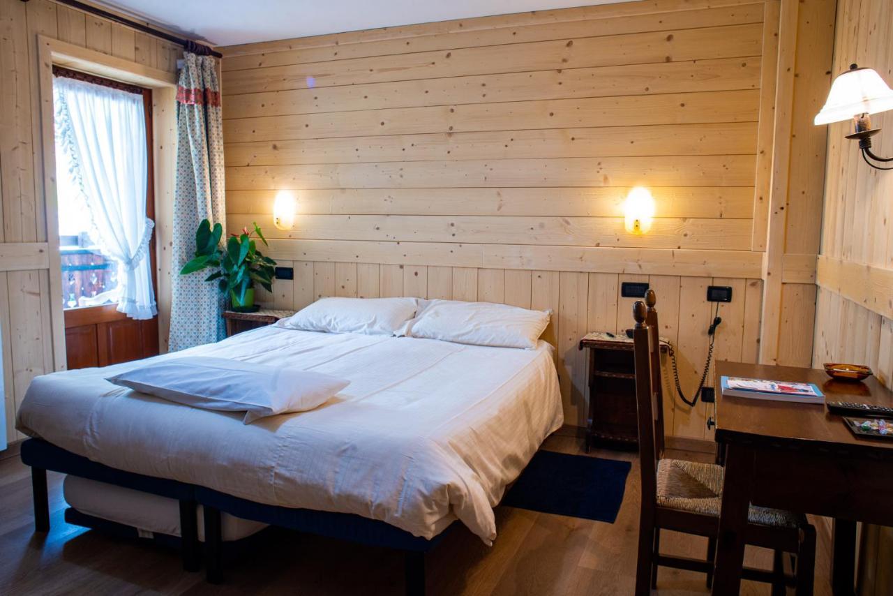Hotel Santa San Champoluc Esterno foto
