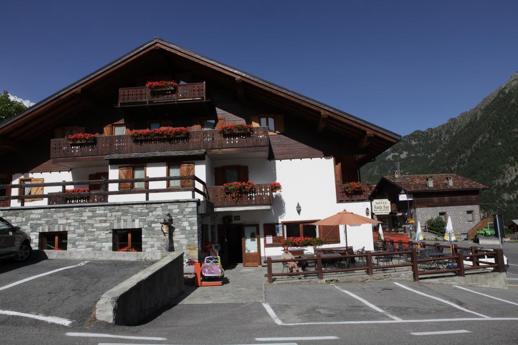 Hotel Santa San Champoluc Esterno foto