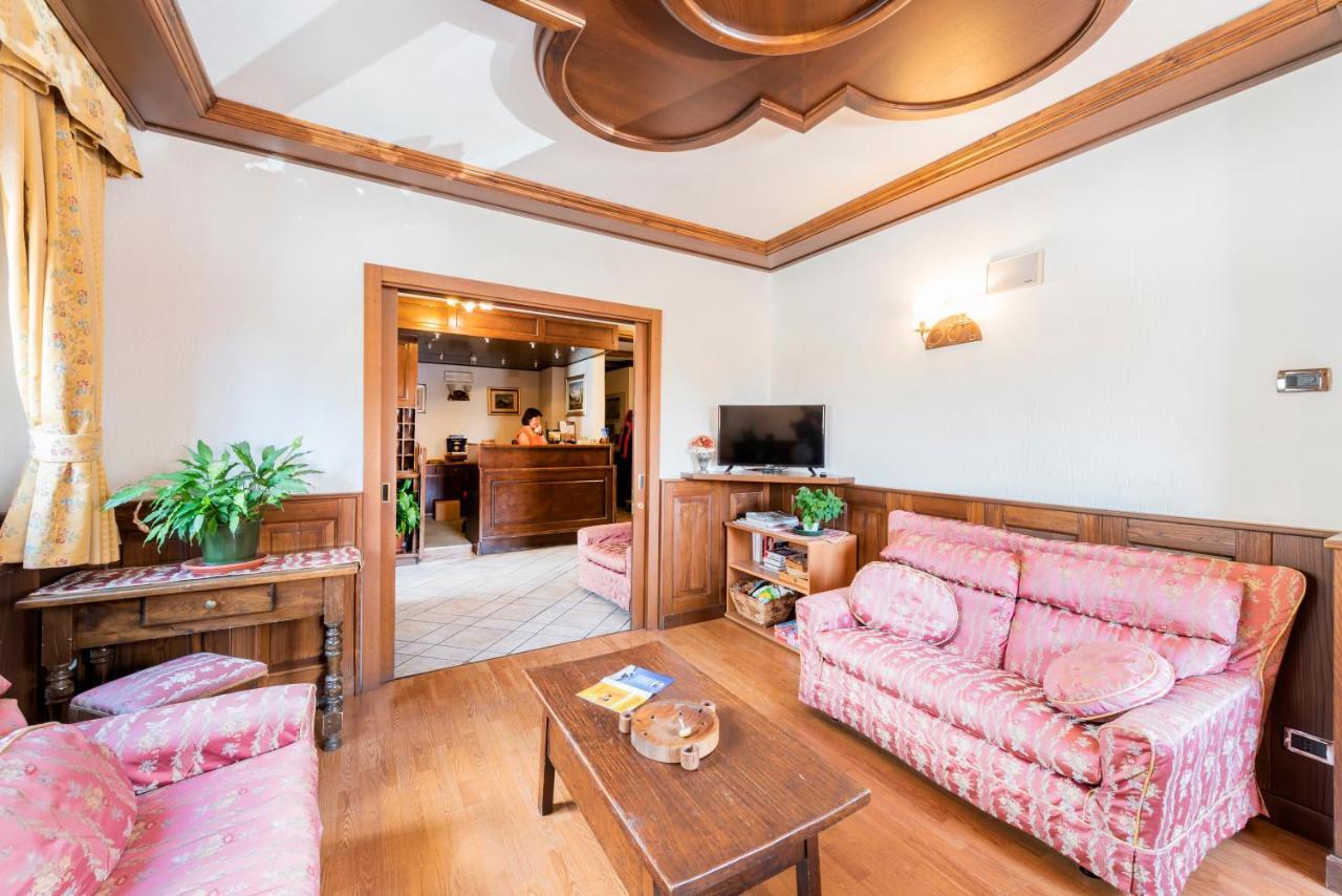 Hotel Santa San Champoluc Esterno foto